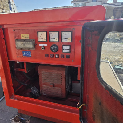 GRUPPO ELETTROGENO DA 15 KVA USATO
